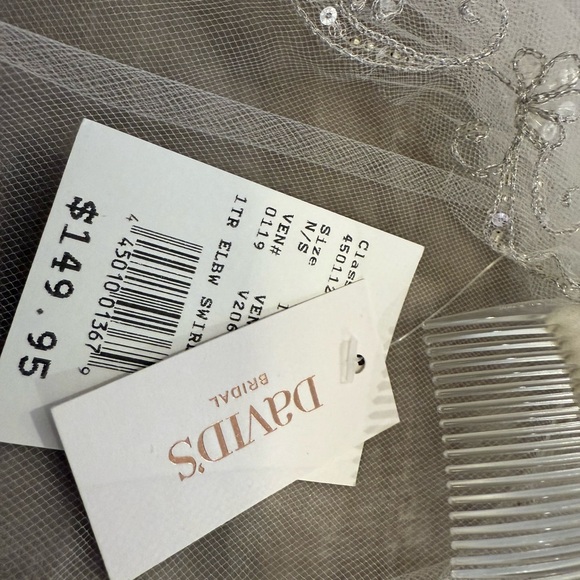 David's Bridal White Floral Embroidered Veil - Picture 6 of 7